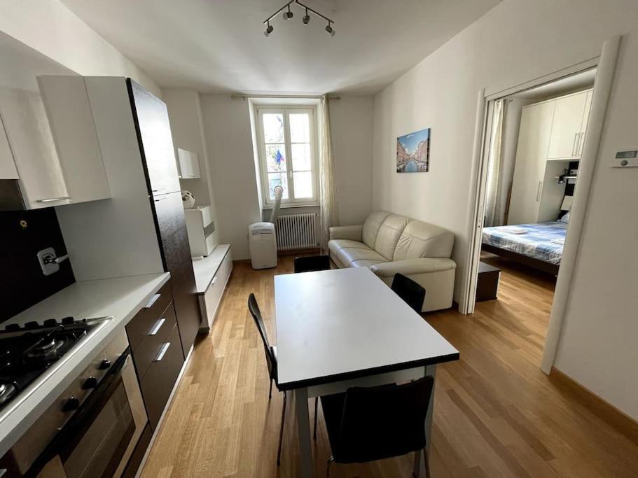 Via Milano Leilighet Trieste Eksteriør bilde